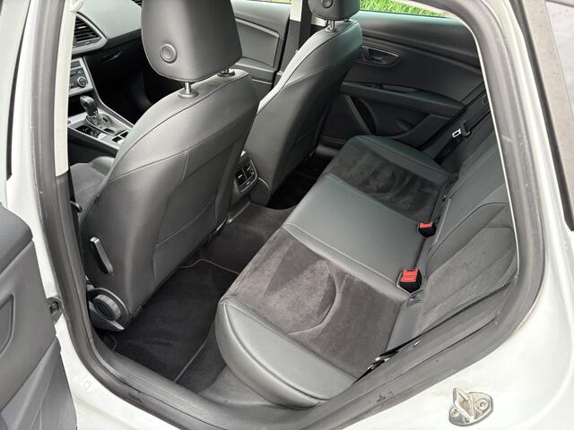 Seat LEON 1.0 EcoTSI Style Business Intense / AUTOMAAT / PANORAMADAK / NAVI / 110dkm! NAP!