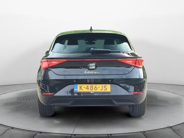 Seat LEON 1.0 TSI Style Launch Edition (111 PK) 2e-Eig. & Keurig-Onderh. BOVAG-Garantie. NL-Auto, Navigatie/Apple-Carplay/Android-Auto, Adaptive-Cruisecontrol, Keyless-Start, Parkeersensoren-V+A, Achteruitrijcamera, DAB, Lm-Velgen-17Inch, Privacy-Glas