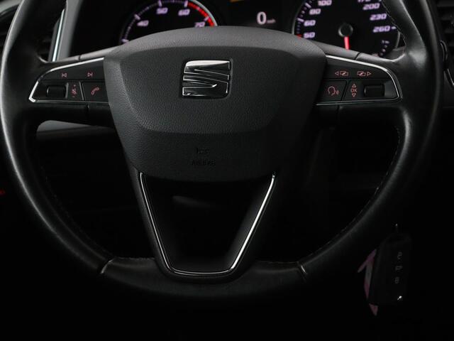 Seat LEON 1.4 TSI Style | Carplay | Full LED | Climate control | Navigatie | Parkeerhulp | Cruise control | Bluetooth
