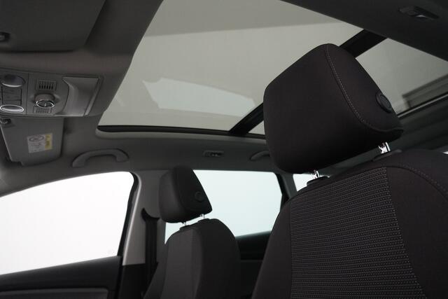 Seat LEON ST BWJ 2020 1.0 TSI 116 PK Style Ultimate Ed. PANORAMA / CLIMA / NAVI / CAMERA A / CRUISE / BLUETOOTH / KEYLESS ENTRY / PDC / CARPLAY