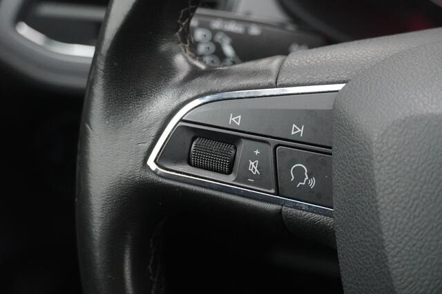 Seat LEON ST BWJ 2020 1.0 TSI 116 PK Style Ultimate Ed. PANORAMA / CLIMA / NAVI / CAMERA A / CRUISE / BLUETOOTH / KEYLESS ENTRY / PDC / CARPLAY