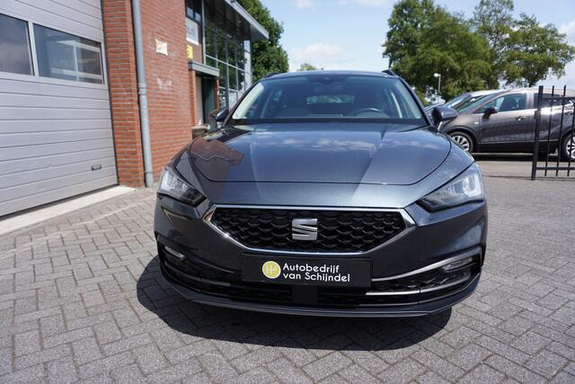 Seat LEON Sportstourer 1.5 TSI Style VIRTUAL COCKPIT - STOELVERWARMING - CLIMA - APPLE - ANDROID - CAMERA - PARKEERSENSOREN V+A - BLUETOOTH - RIJSTROOKSENSOR - DAB+ - STUURVERWARMING - PARKEERASSIST - LM VELGEN