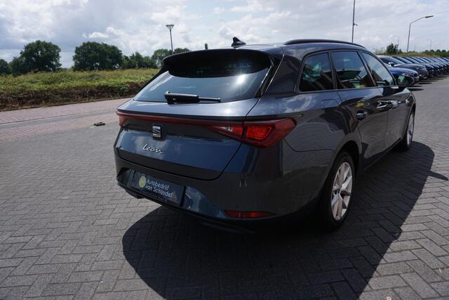 Seat LEON Sportstourer 1.5 TSI Style VIRTUAL COCKPIT - STOELVERWARMING - CLIMA - APPLE - ANDROID - CAMERA - PARKEERSENSOREN V+A - BLUETOOTH - RIJSTROOKSENSOR - DAB+ - STUURVERWARMING - PARKEERASSIST - LM VELGEN
