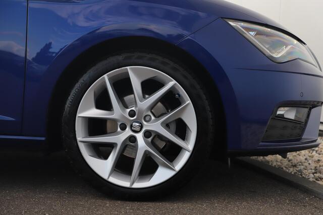 Seat LEON 1.0 EcoTSI Style Business Intense Panoramadak Full LED 18 inch Navigatie Carplay Android Climate Cruise Control Lane Assist