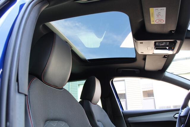 Seat LEON 1.5 eTSI 150Pk FR Launch Edition | Panoramadak | NL-auto