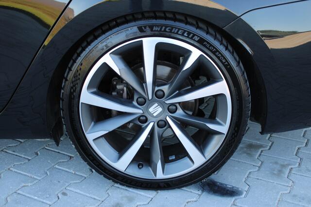 Seat LEON Sportstourer 1.4 TSI eHybrid PHEV FR | Incl. 12 maanden garantie | Adaptieve cruise control | Climate control | Stoel/stuur verwarming | DAb radio | Apple carplay/Android auto | Parkeercamera | Schuif/kantel dak |