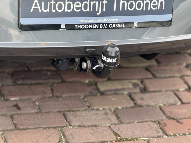 Seat LEON 1.0 EcoTSI Style Business Intense | Trekhaak | Apple CarPlay | Keyless | Climate