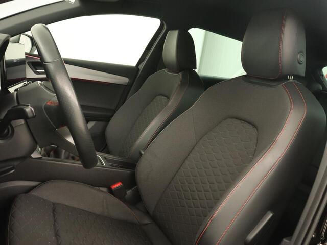 Seat LEON 1.0 TSI FR Intens | Stoel & stuurverwarming | Carplay | Camera | Adaptive cruise | Navigatie | Park Assist | Digital Cockpit | Keyless | Full LED