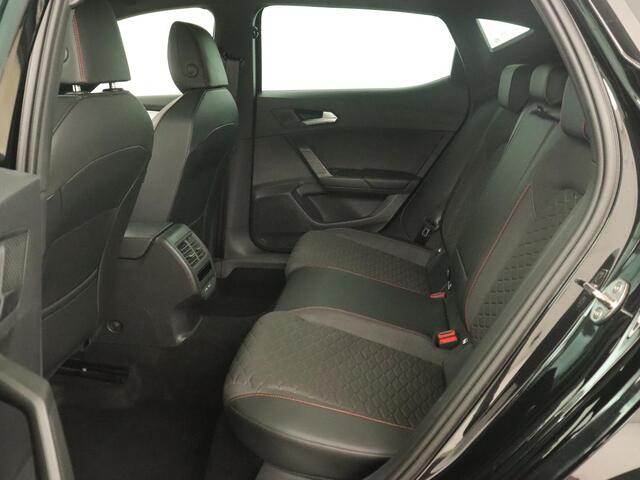 Seat LEON 1.0 TSI FR Intens | Stoel & stuurverwarming | Carplay | Camera | Adaptive cruise | Navigatie | Park Assist | Digital Cockpit | Keyless | Full LED