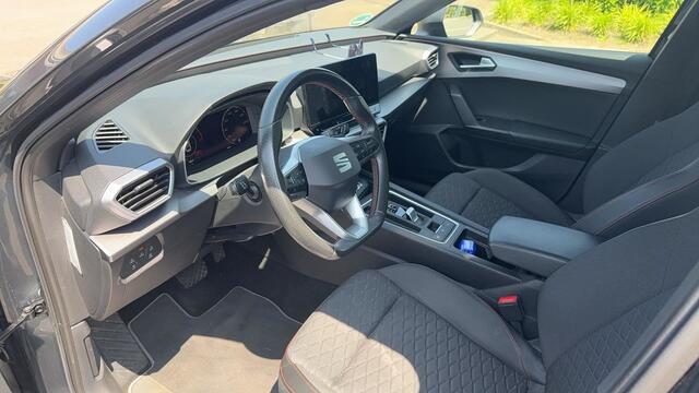 Seat LEON Sportstourer 1.5 eTSI 150pk FR Business Intense DSG / Navigatie / Parkeersensoren