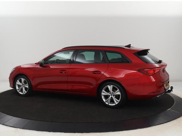 Seat LEON 1.5 TSI FR Business Intense | Trekhaak | Carplay | Adaptive cruise | Navigatie | Sportstoelen | Camera | Dodehoek detectie | Parkeerhulp | DAB | Full LED