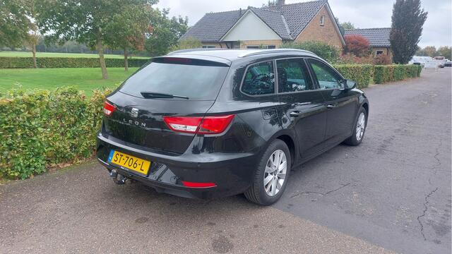 Seat LEON ST 1.6 TDI Style Business Intense CLIMA/NAVI BJ 2018