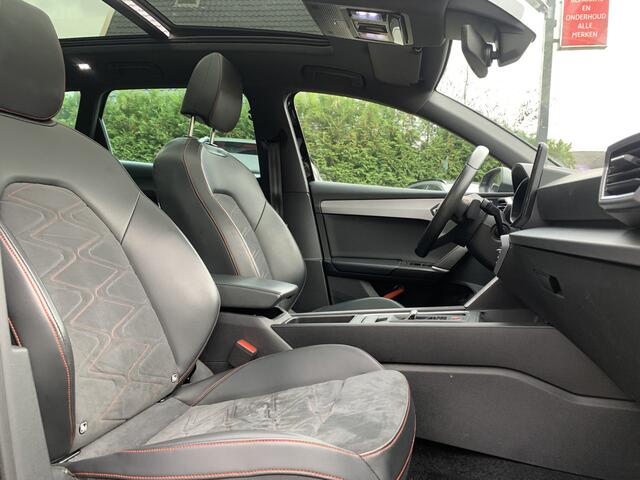 Seat LEON Sportstourer 1.5 eTSi FR Intense Aut., Pano | Technology & Stoelen pack