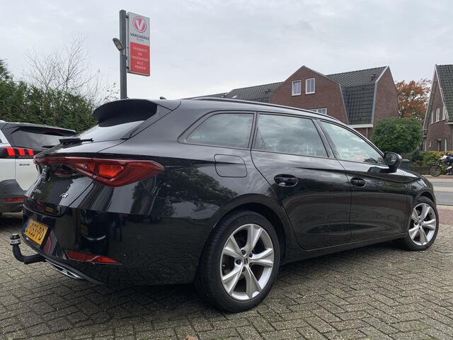 Seat LEON Sportstourer 1.5 eTSi FR Intense Aut., Pano | Technology & Stoelen pack