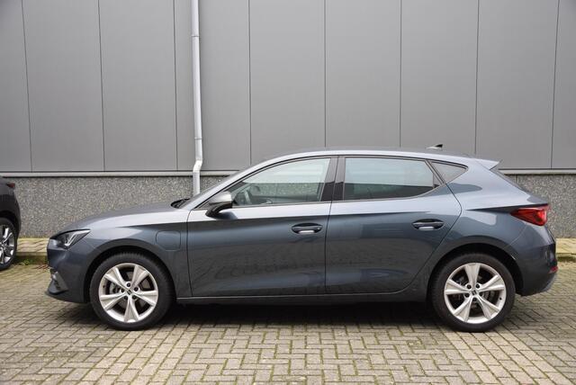 Seat LEON Sportstourer 1.4 TSI eHybrid PHEV FR | SOH 100%| stuurwiel verwarmd | lederen/stof bekleding |