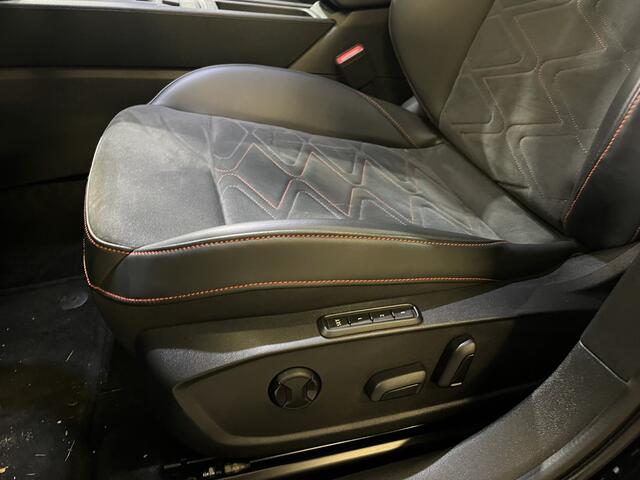 Seat LEON 1.4 TSI eHybrid PHEV FR / AUTOMAAT/ KEYLESS/ FULL LINK/ PARK. SENSOREN + CAMERA/ LED/ ELEKTR. STOEL/ STOEL-STUUR VERWARM./ KEYLESS/ NAVI/ 18" LMV