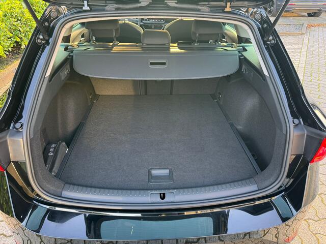 Seat LEON Sportstourer 1.5 TSI e Style Business Intense virtual cockpit, navi, pdc, cruise