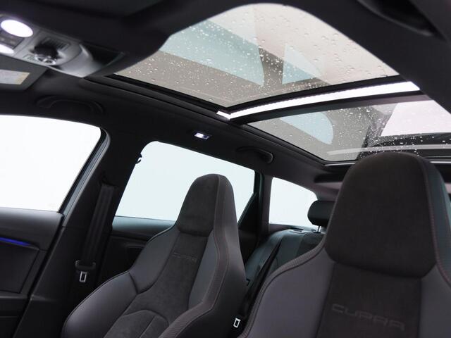 Seat LEON ST 2.0 TSi 300 Pk Automaat 4DRIVE CUPRA | Panoramadak | Bucket Seats | Camera | Stoelverwarming | 19 Inch | Beats Audio | 71.983 km!!