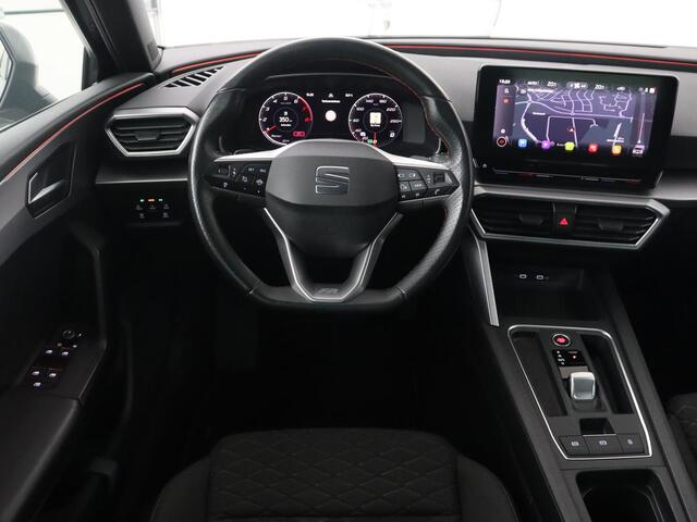 Seat LEON 1.5 eTSI FR Launch Edition | Carplay | Adaptive cruise | Sfeerverlichting | Navigatie | Full LED | Dodehoek detectie | DAB | Parkeerhulp | Climate control