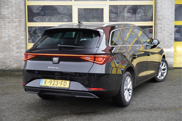 Seat LEON Sportstourer 1.5 eTSI 150PK! Automaat Style Launch Edition BJ2020 Lmv 16" | Led | Pdc | Navi | Achteruitrijcamera | App-Connect | Virtual cockpit | Climate control | Cruise control | Extra getint glas