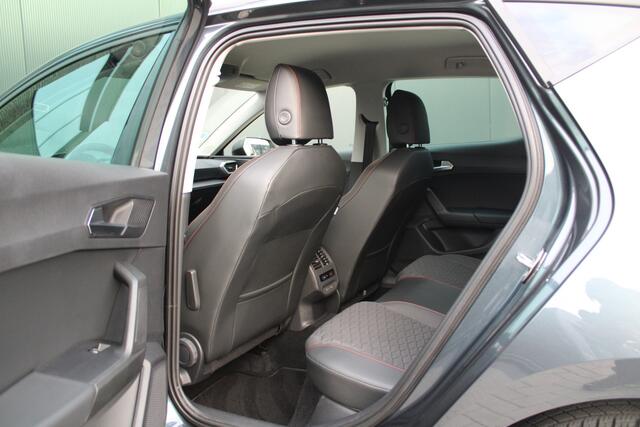 Seat LEON 1.4 TSI eHybrid PHEV FR - ACC - Carplay - Stoel/Stuurverwarming - LED - Navi - Trekhaak afneembaar - Rijklaar