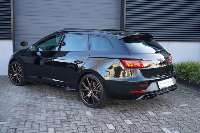 Seat LEON ST 2.0 TSI 4DRIVE CUPRA R Brembo/Camera/Pano/Carbon
