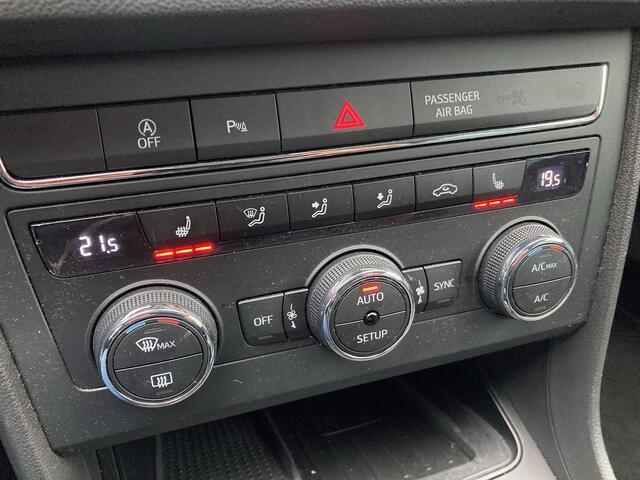 Seat LEON 1.5TSI/130PK Style Ultimate Edition · Navigatie · Camera + Parkeersensoren · Apple/Android