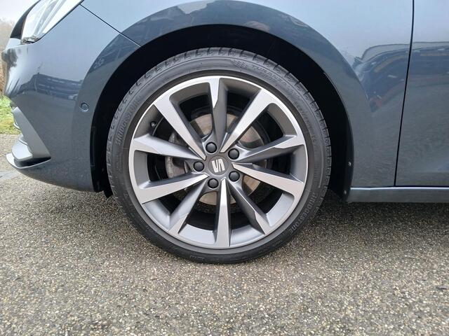 Seat LEON Sportstourer 1.5 TSI FR Business Intense + 18 inch + Trekhaak, slechts 19.000 km!!