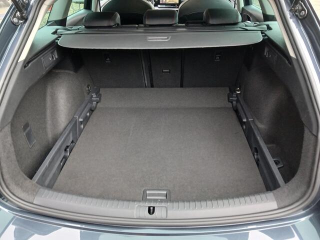 Seat LEON Sportstourer 1.5 TSI FR Business Intense + 18 inch + Trekhaak, slechts 19.000 km!!