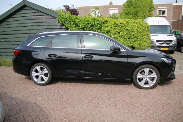 Seat LEON Sportstourer 1.5 eTSI FR Bns Int