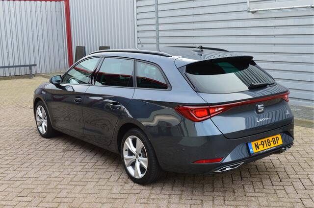 Seat LEON Sportstourer 1.4 TSI eHybrid PHEV FR O.a: Pdc, Camera, Stoel-/Stuur verwarming, Clima, Adaptive cruise, Navi, Carplay, Etc... Rijklaar! All-in prijs!