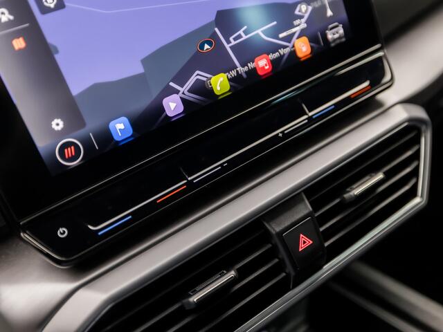 Seat LEON Sportstourer 1.4 TSI eHybrid PHEV FR 204Pk Automaat (APPLE CARPLAY, GROOT NAVI, CAMERA, SFEERVERLICHTING, LEDER, SPORTSTOELEN, TREKHAAK, KEYLESS, ADAPTIVE CRUISE, NIEUWSTAAT)