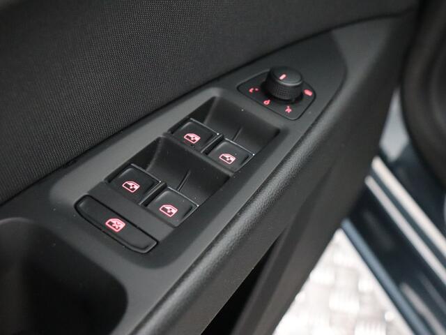 Seat LEON ST 1.5 TSI FR Business Intense (NL-Auto / Afn. Trekhaak / Virtual / Navi / Carplay)