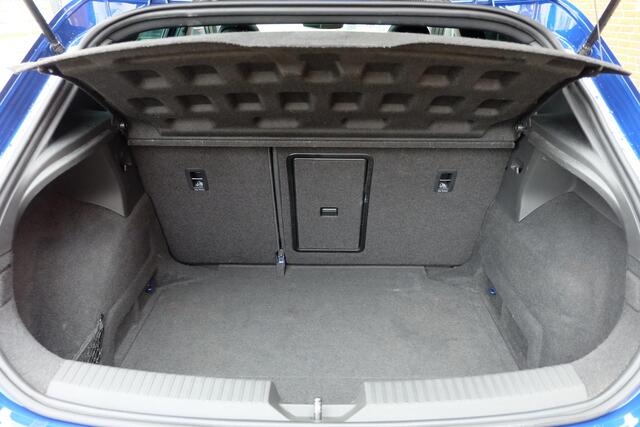 Seat LEON 2.0 TSI CUPRA 300 / Kuipstoel / Milltek / Pano / 19"