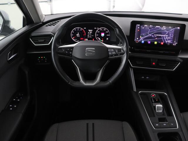 Seat LEON 1.0 eTSI Style | Trekhaak | Camera | Carplay | Full LED | Navigatie | Cruise control | Parkeerhulp | Climate control | Bluetooth