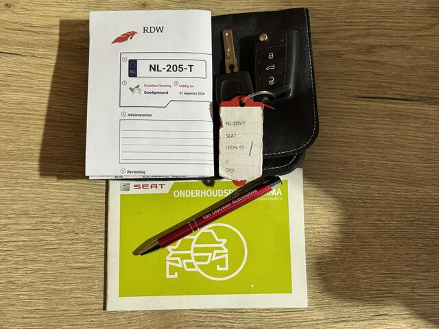 Seat LEON ST 1.0 EcoTSI Style Connect | Navigatie | Climate Control | PDC | APK 27-08-2026 |