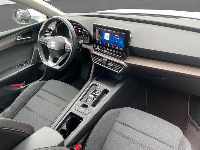 Seat LEON Sportstourer 1.5 eTSI Style Carplay | Camera | Trekhaak | Stuur/Stoel verw.