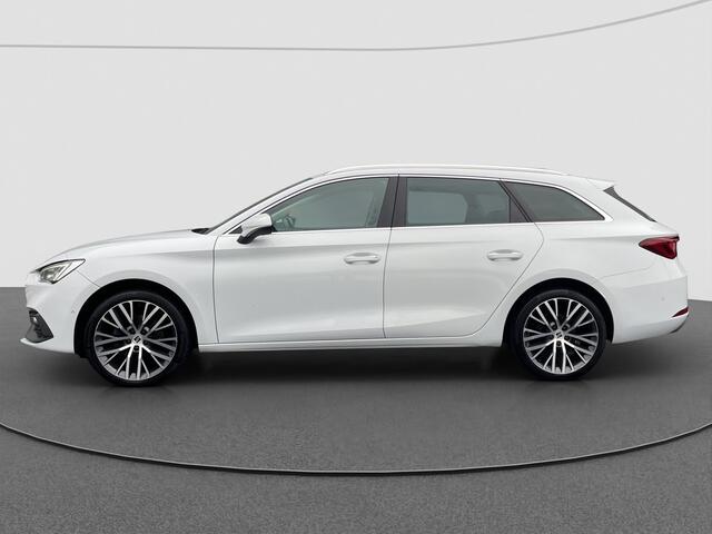 Seat LEON Sportstourer 1.5 eTSI Style Carplay | Camera | Trekhaak | Stuur/Stoel verw.