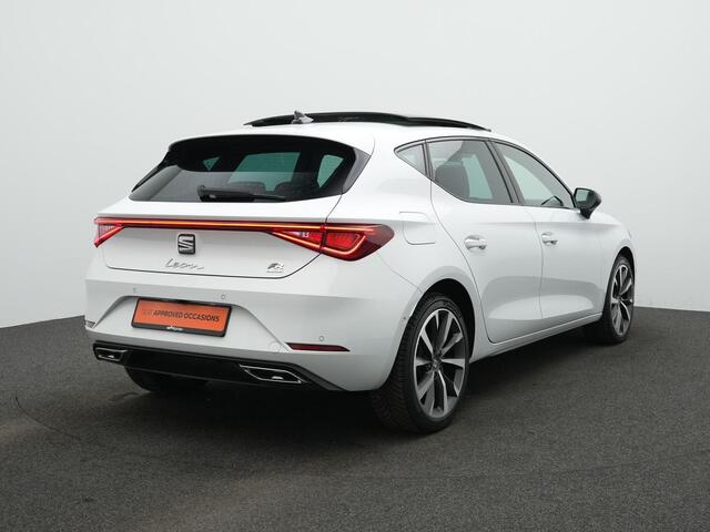 Seat LEON 1.4 TSI eHybrid 204 pk DSG PHEV FR | Panoramadak | Trekhaak | Geheugenstoel | Leder/alcantara | Stuur-/stoelverwarming | Achteruitrijcamera