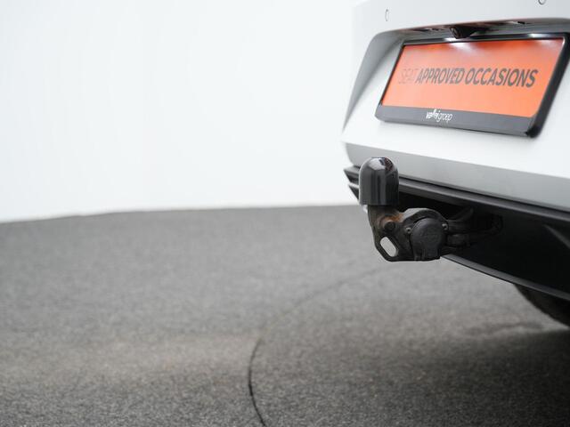 Seat LEON 1.4 TSI eHybrid 204 pk DSG PHEV FR | Panoramadak | Trekhaak | Geheugenstoel | Leder/alcantara | Stuur-/stoelverwarming | Achteruitrijcamera