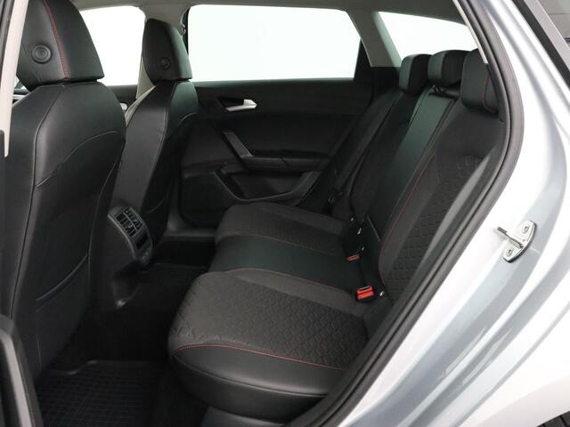 Seat LEON 1.4 e-Hybrid FR Business | Trekhaak | Stoelverwarming | Camera | Adaptive cruise | Full LED | Sportstoelen | Park Assist | Sfeerverlichting | Stuurverwarming | PHEV | Plug In