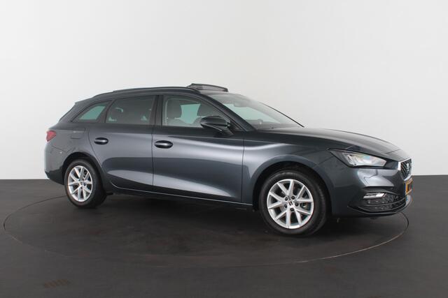 Seat LEON Sportstourer 1.5 TSI Style Business Panorama schuifdak/Stoelverwarming/Camera/Getint glas