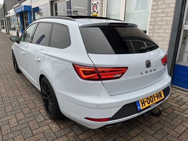 Seat LEON ST 1.5 TSI FR Ultimate Edition Black / AUTOMAAT/ PANO/ KEYLESS/ TREKHAAK/ ALCANTARA/ BEATS AUDIO/ CRUISE/ VIRTUAL COKPIT/ NAVI/ CAMERA/ CLIMA/ STOELVERWARMING
