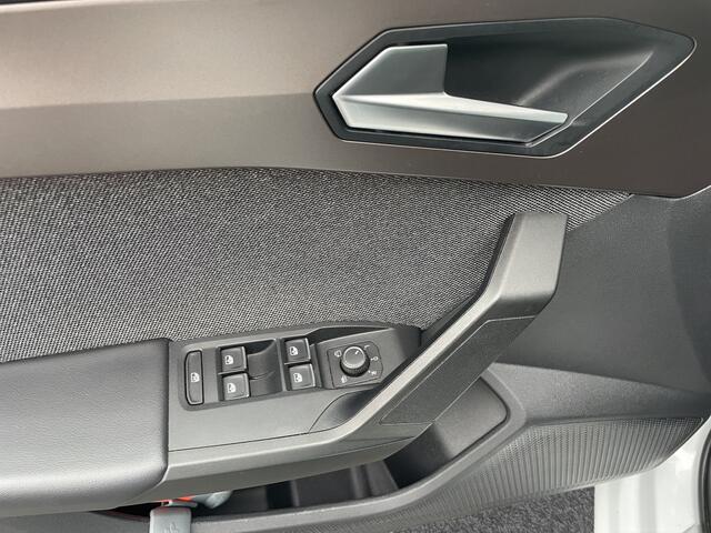 Seat LEON Sportstourer 1.5 eTSI Style Carplay | Camera | Trekhaak | Stuur/Stoel verw.