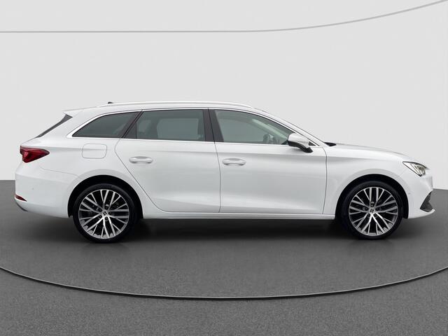 Seat LEON Sportstourer 1.5 eTSI Style Carplay | Camera | Trekhaak | Stuur/Stoel verw.