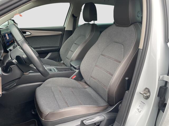 Seat LEON Sportstourer 1.5 eTSI Style Carplay | Camera | Trekhaak | Stuur/Stoel verw.