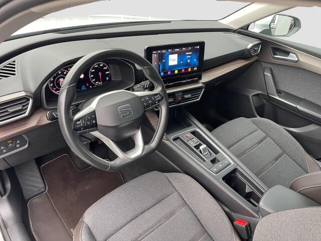 Seat LEON Sportstourer 1.5 eTSI Style Carplay | Camera | Trekhaak | Stuur/Stoel verw.