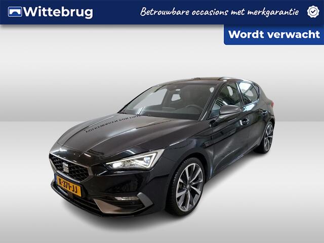Seat LEON 1.5 eTSI FR Launch Edition / Camera / Navigatie / Zwenkbare trekaak / Parkeersensoren V+A / Lichtmetaal 18 inch /
