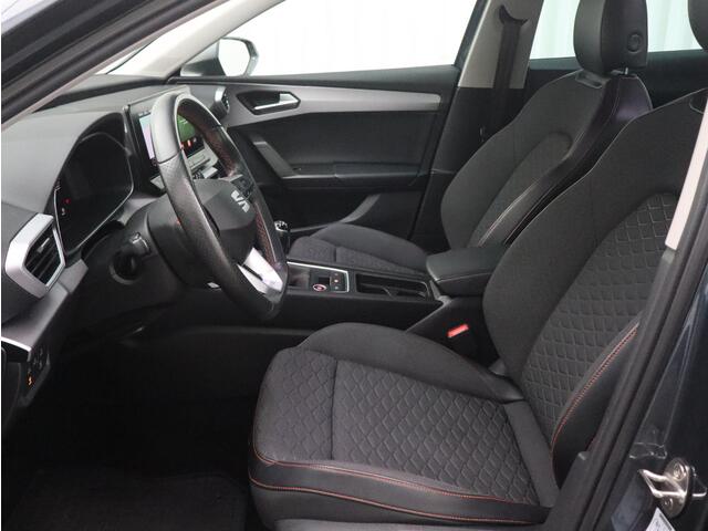 Seat LEON Sportstourer 1.5 TSI FR Business Intense | NAVI | CAMERA | STOEL / STUURVERW. | CLIMA |