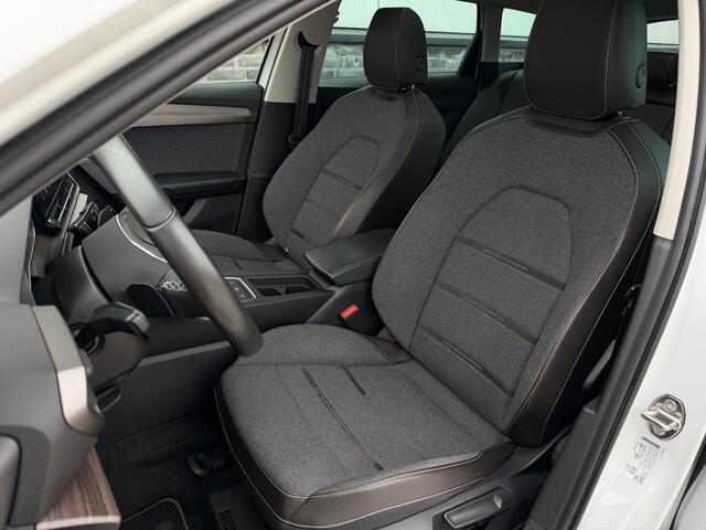 Seat LEON Sportstourer 1.5 eTSI Xcellence M-Hybrid | LED | Panorama | Elek. Trekhaak | Carplay | Navi | Sfeerverl. | Camera